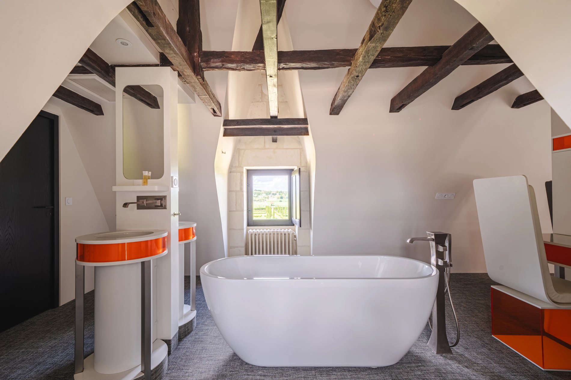 Salle de bain charmante suite de luxe.