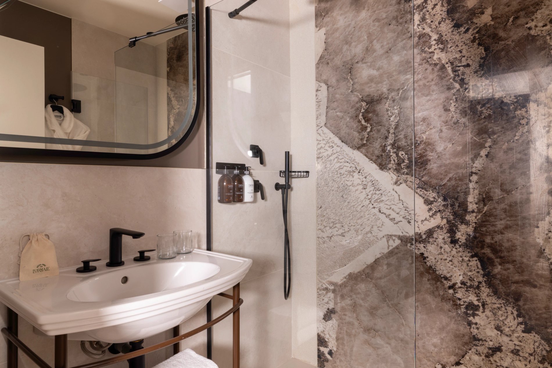 Hotel L'Ormaie Superior Room Bathroom