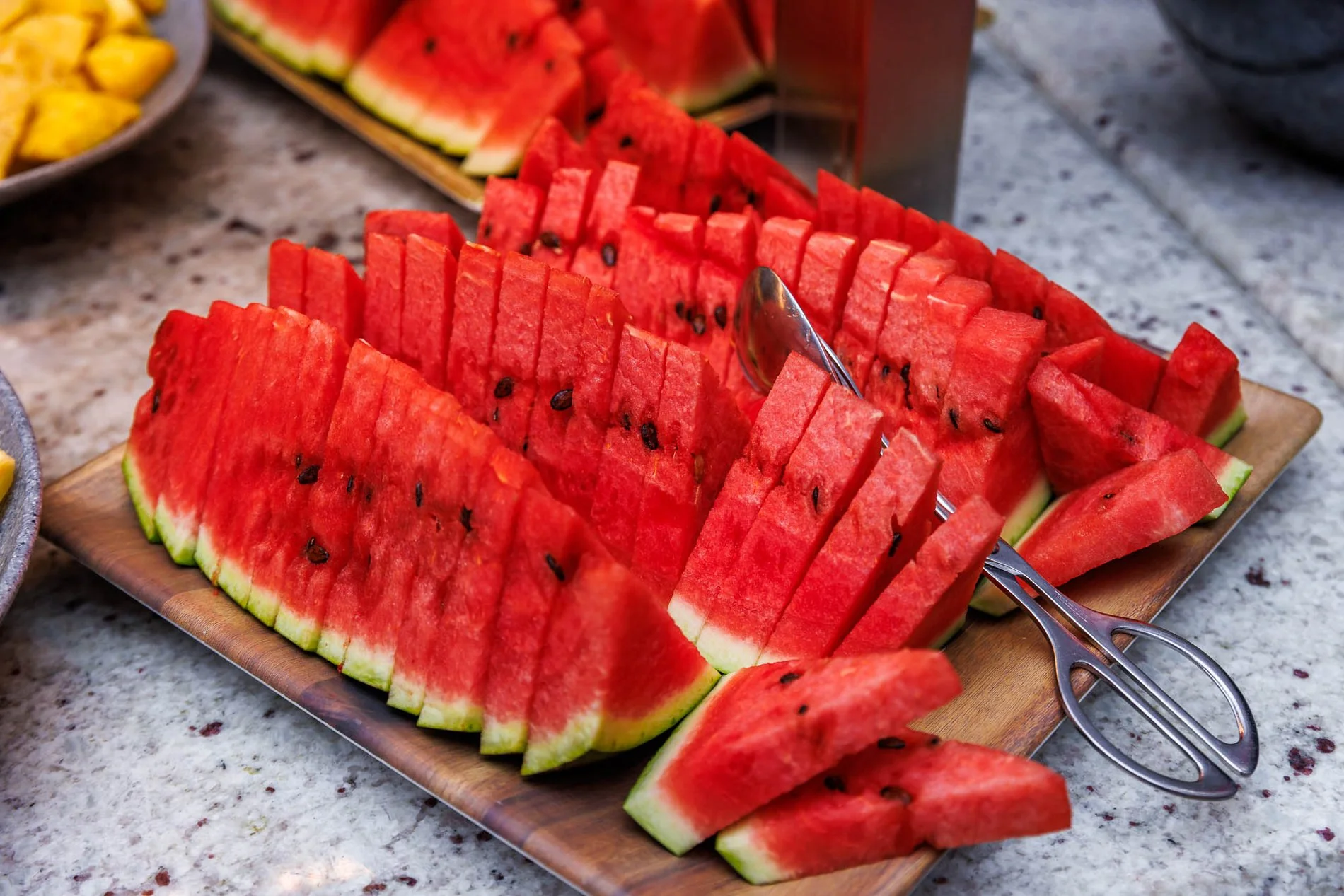 Fatias de melancia no buffet do pequeno almoco do Jupiter Albufeira Hotel