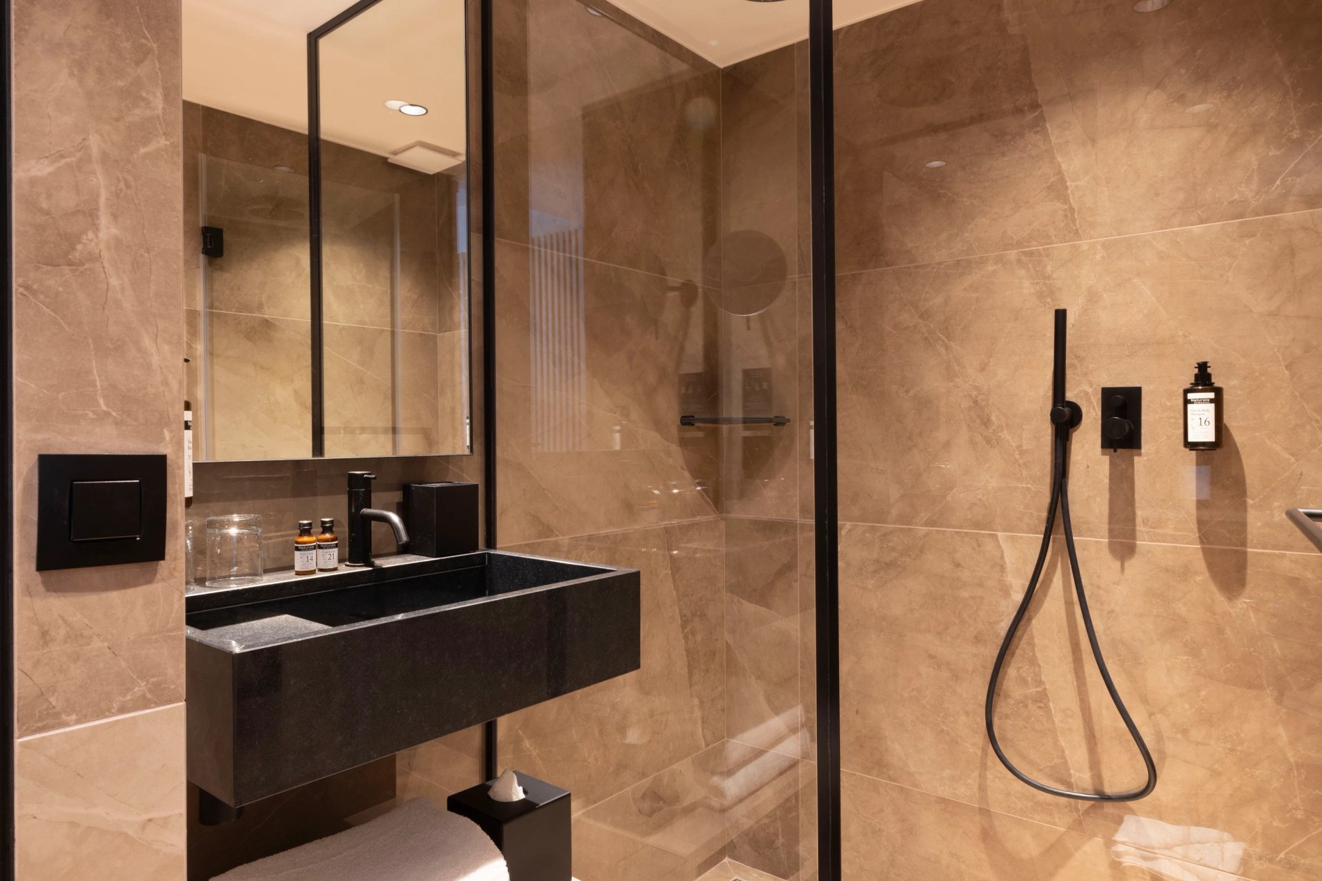 Hôtel ESTÉ Chambre Simple Salle de bain Douche