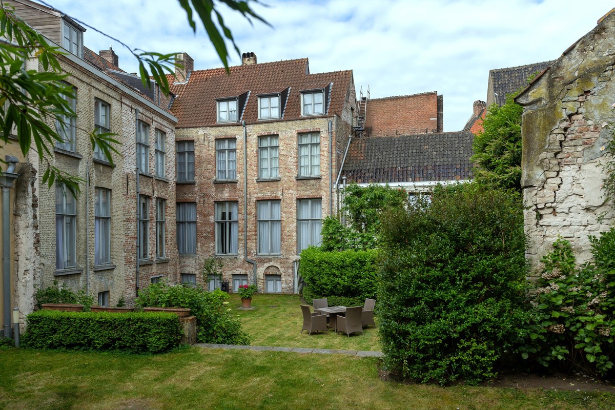 Martin's Relais 4****, Groene en rustige tuin van Martin's Relais in Brugge.