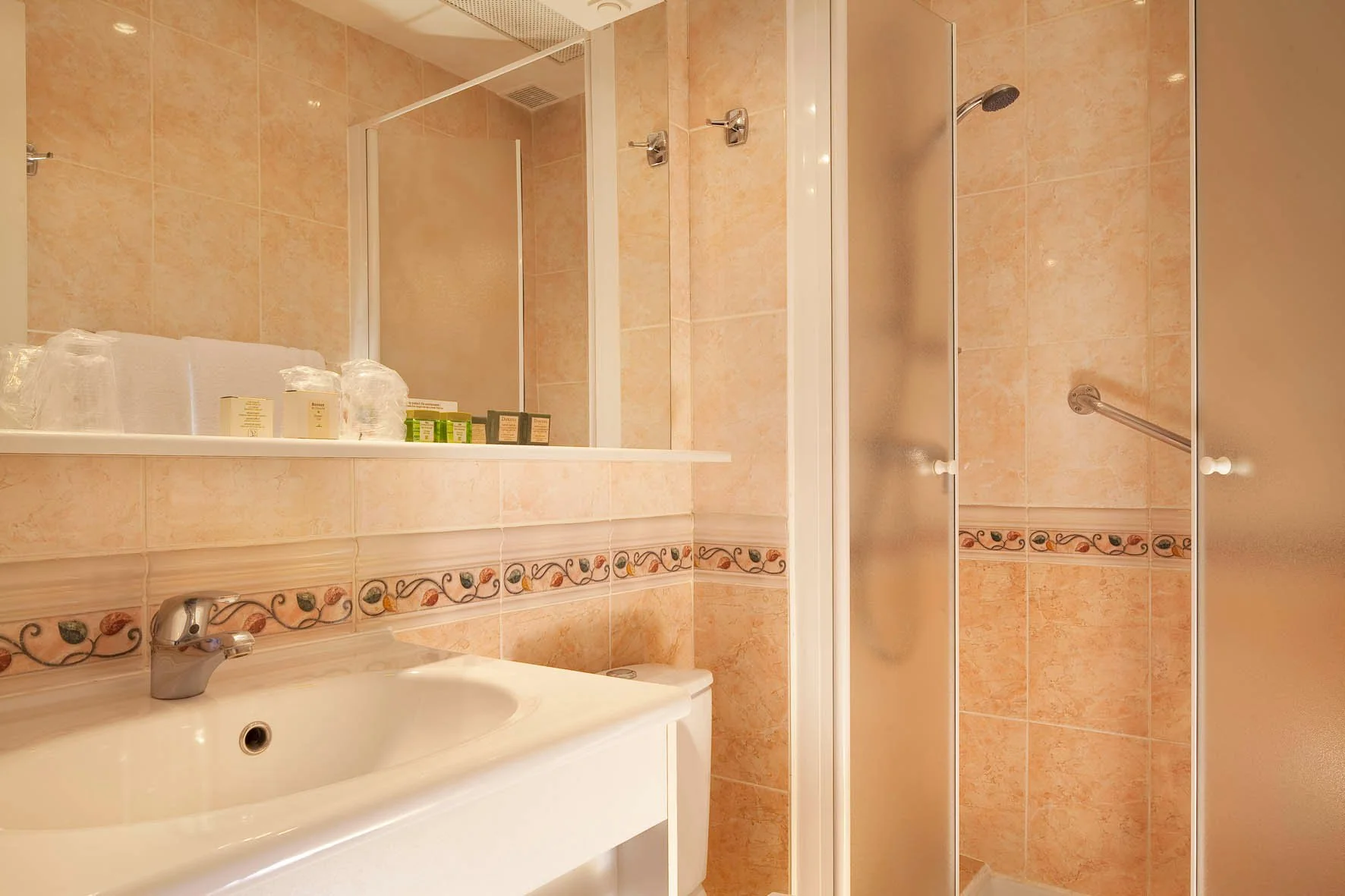 Salle de bain chambre simple