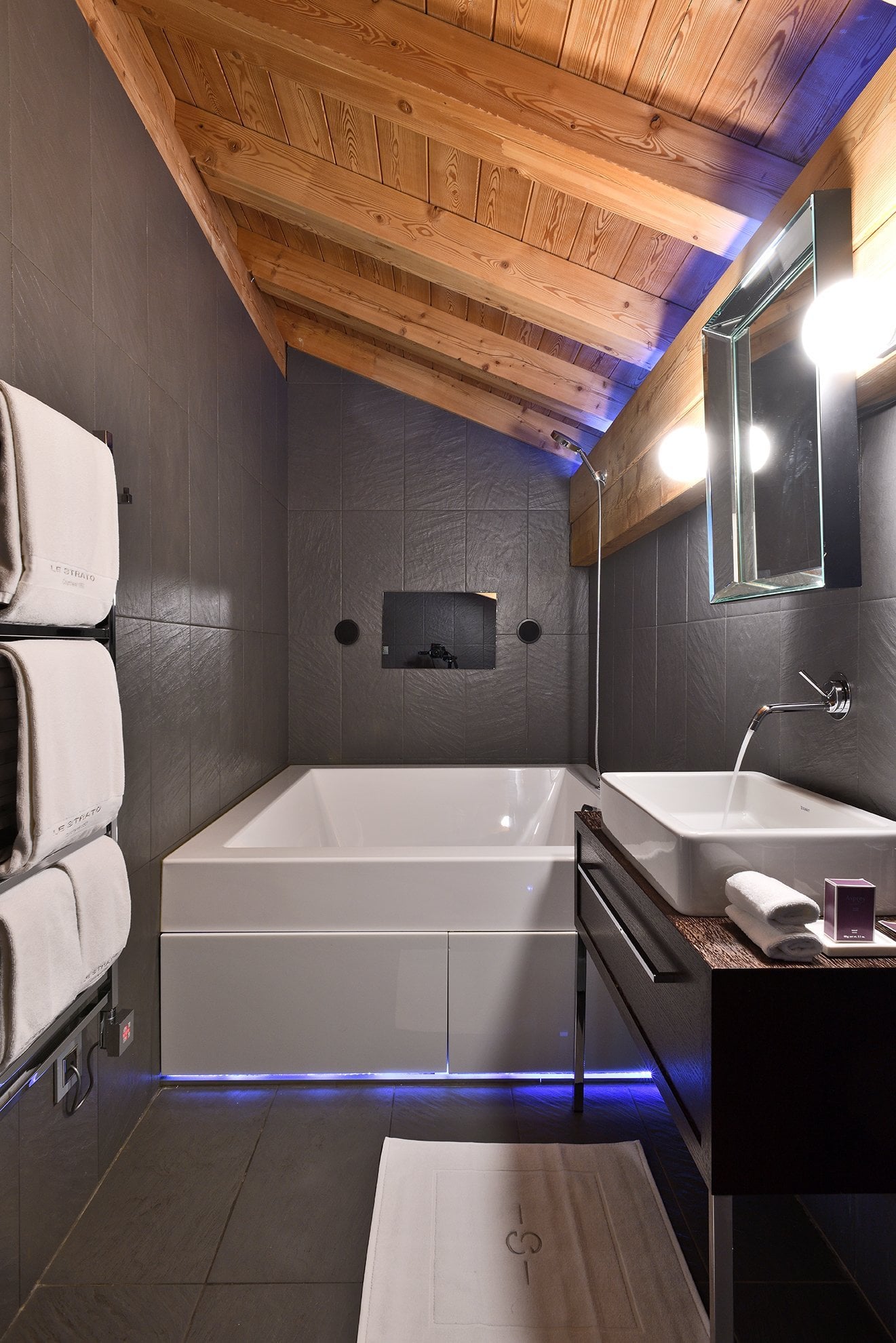 db5b380b-166f-46f8-a513-ba241a5d1d59