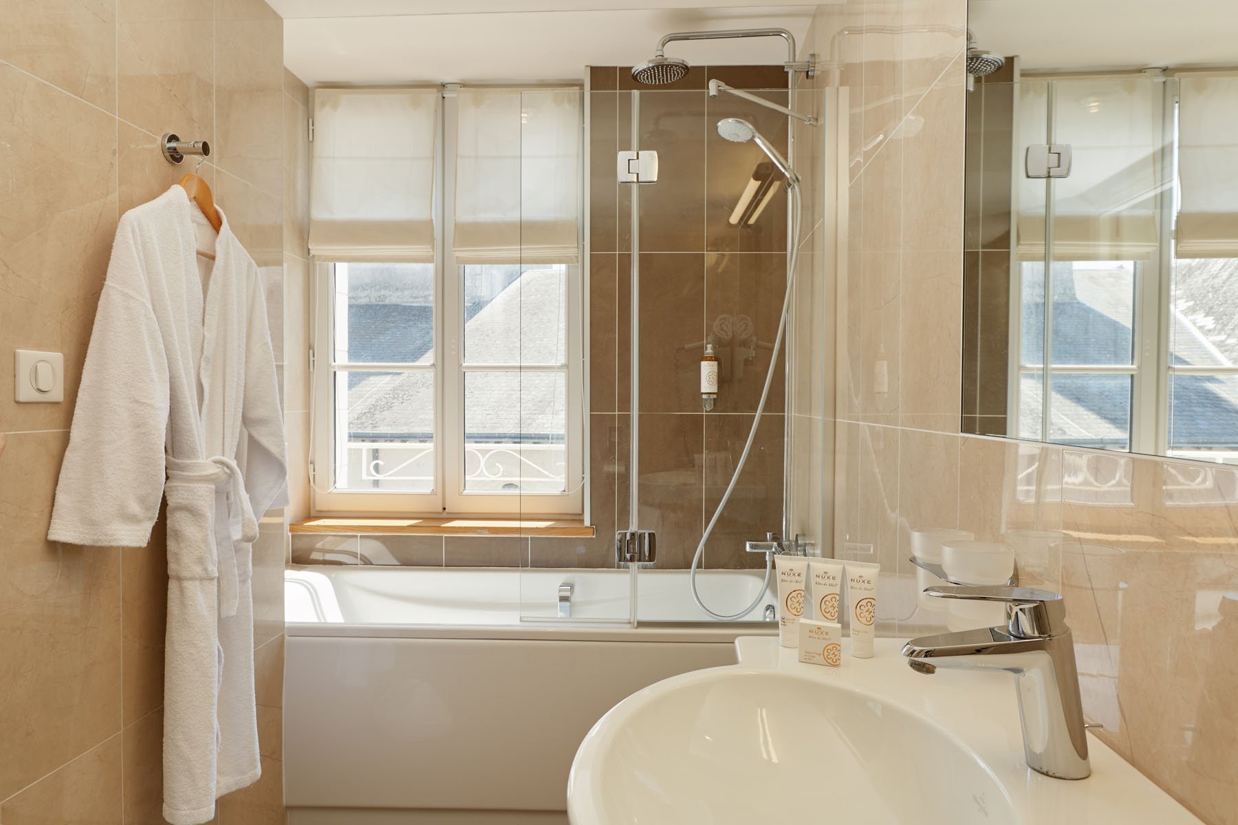 Relais des Trois Châteaux | Bathroom Deluxe Room