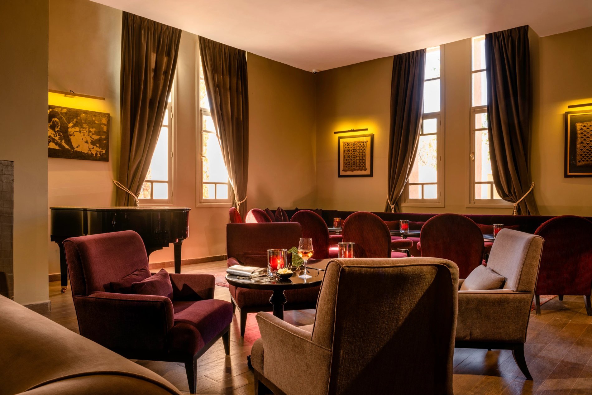 Ambiance feutrée et élégante du Bar Sinatra au Berbère Palace à Ouarzazate