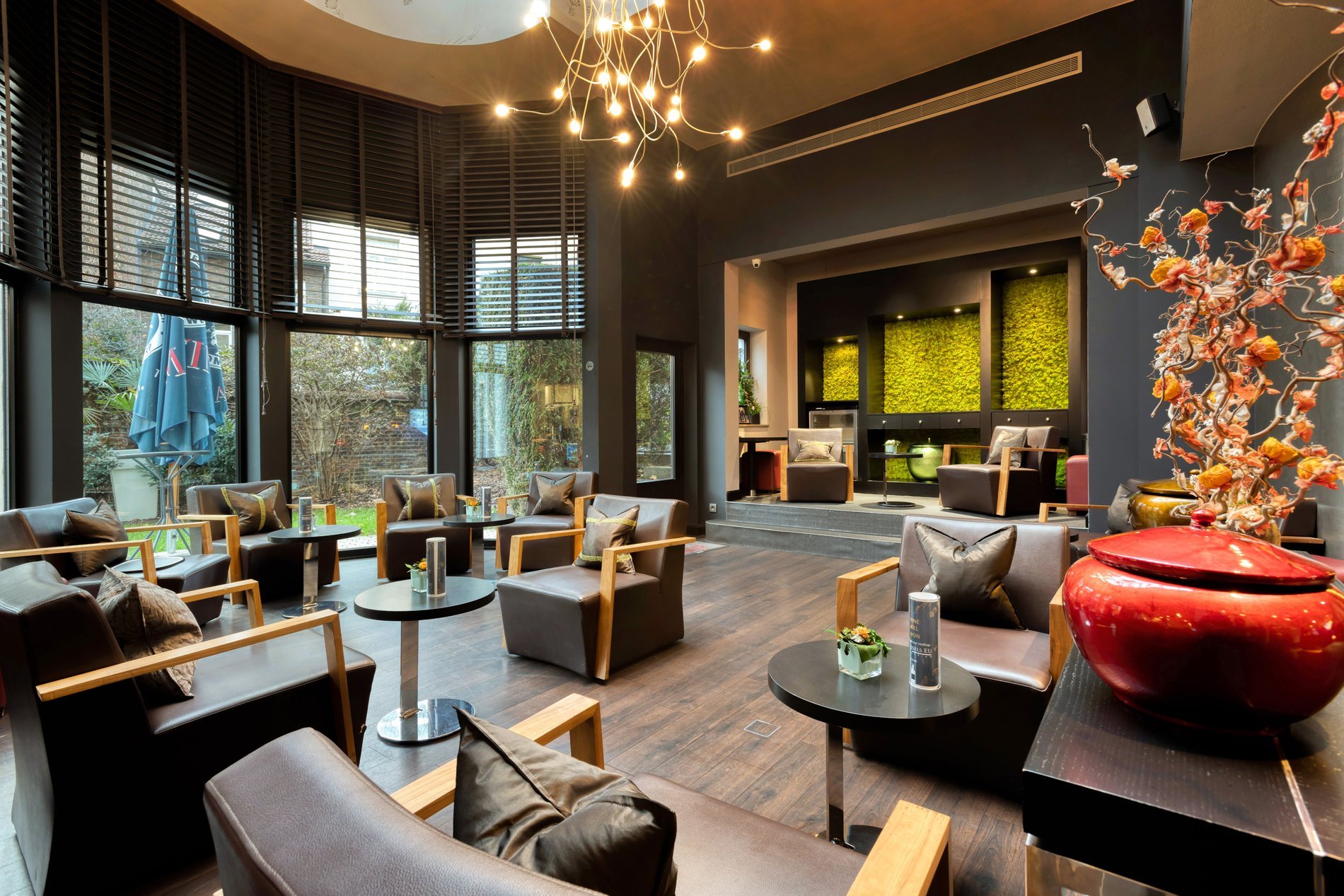 Salon élégant avec fauteuils confortables au Martin's Brussels EU
