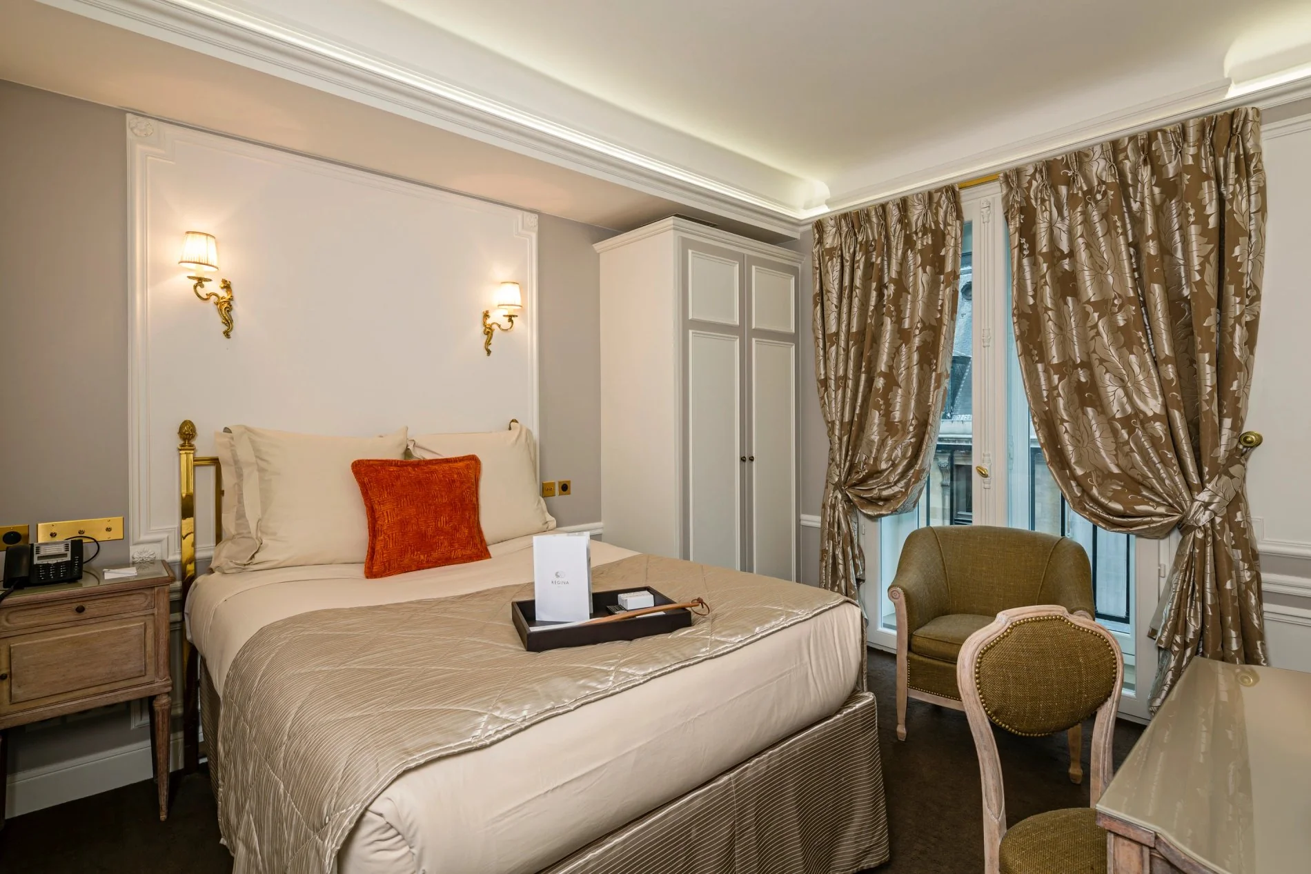 Hotel Regina Louvre Superior Room