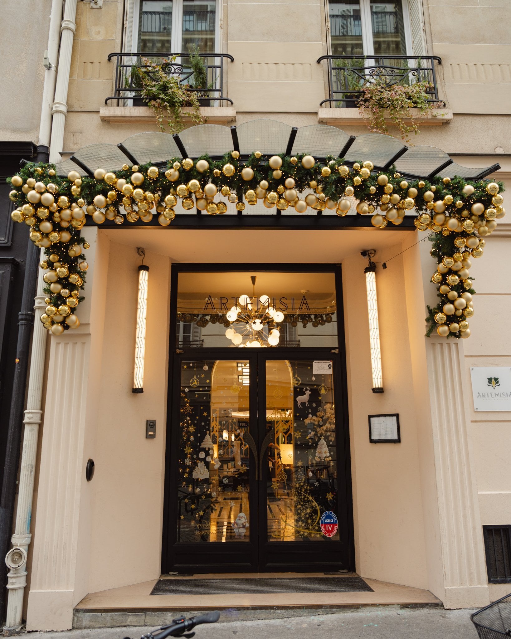 chambre suite à l'hôtel artemisia chic et élégant