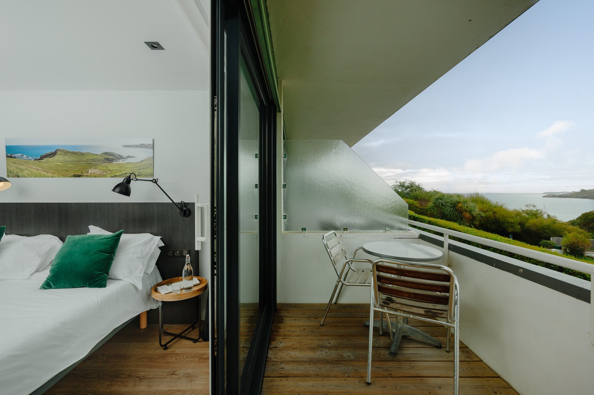 Le Cardinal | Sea room with terrace