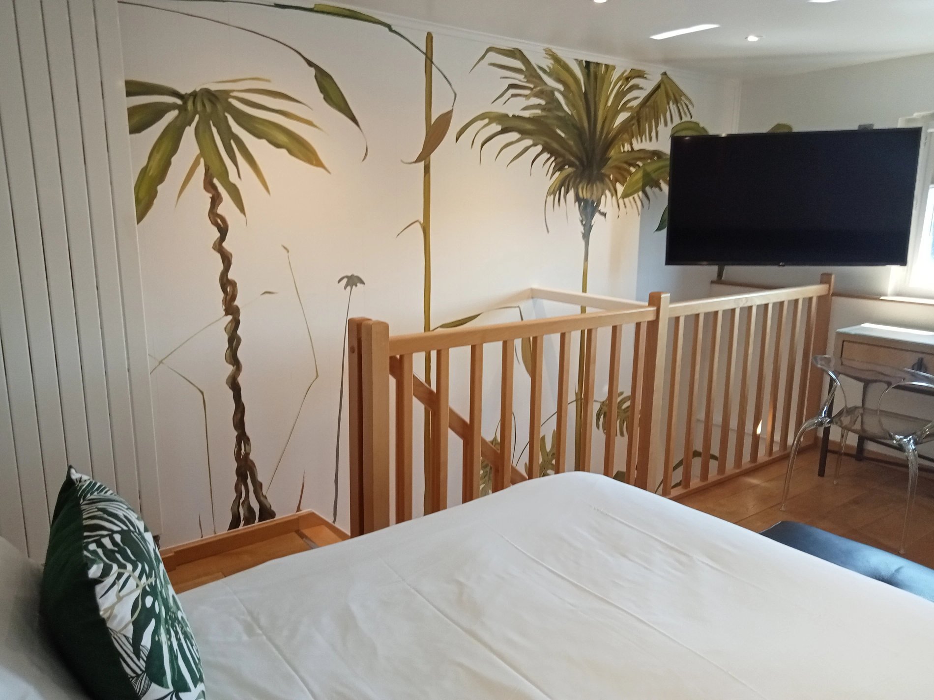 Chambre duplex petit déjeuner au lit