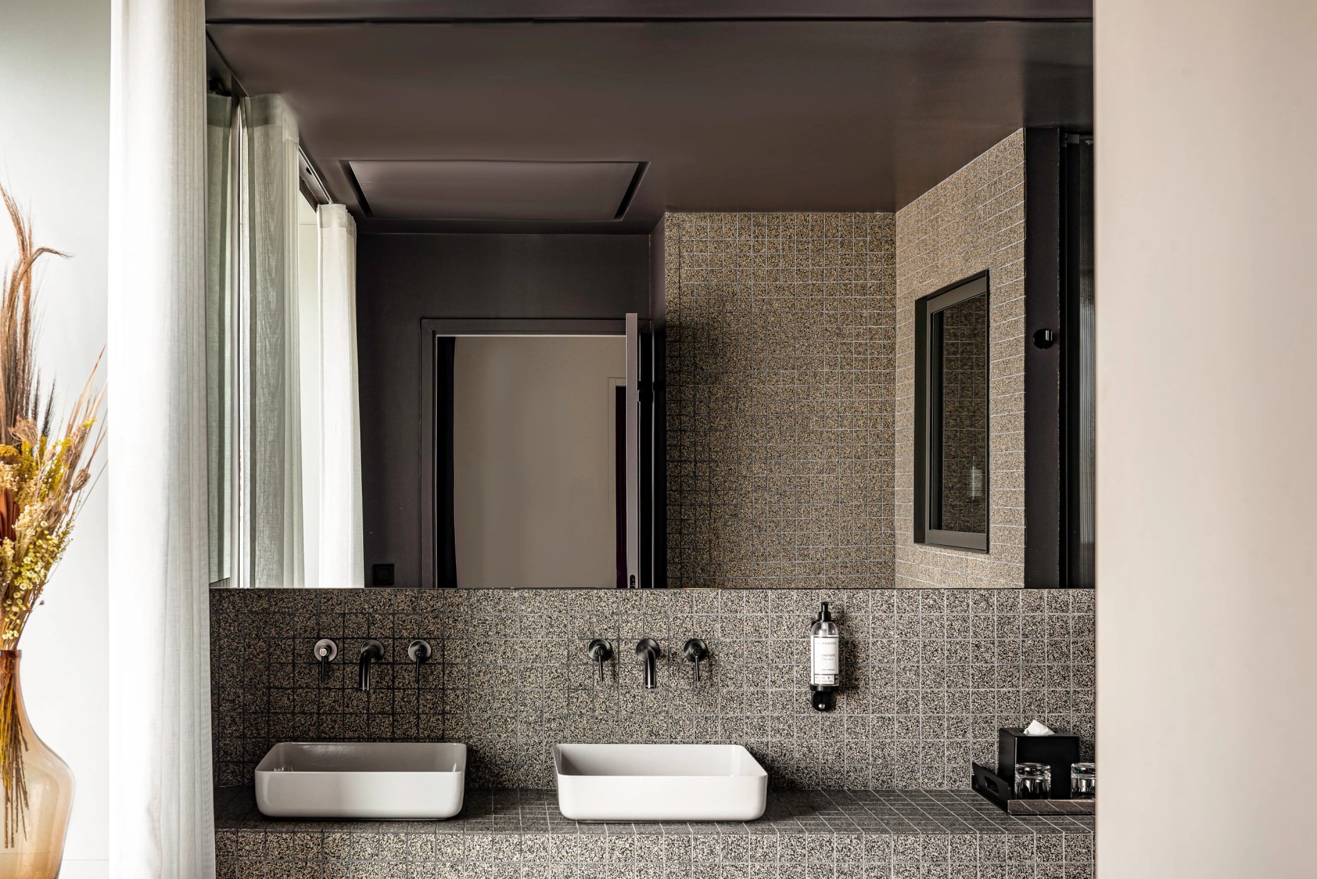 e01a18ee-aa8d-4889-950e-289c3227dbcd