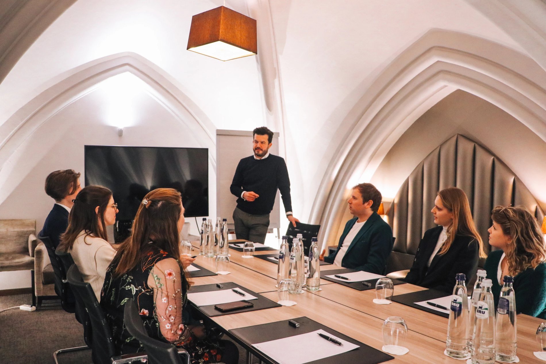Salle de conférence lumineuse et équipée à l'hôtel Martin's Patershof pour événements à Malines.