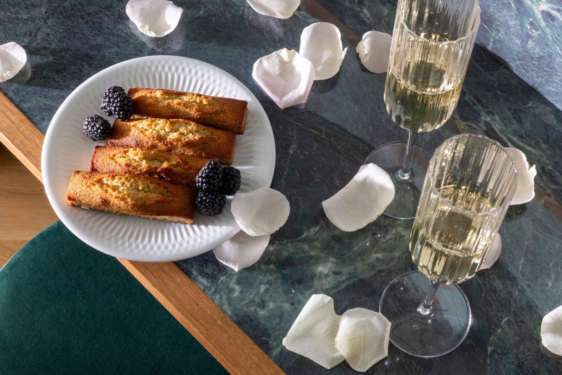 Hotel Filigrane | Romantic Package Champagne Pastries