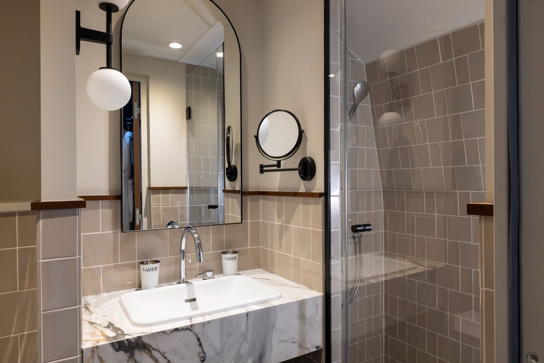 e16cd48f-fa98-4a32-be88-f7d2f216566c