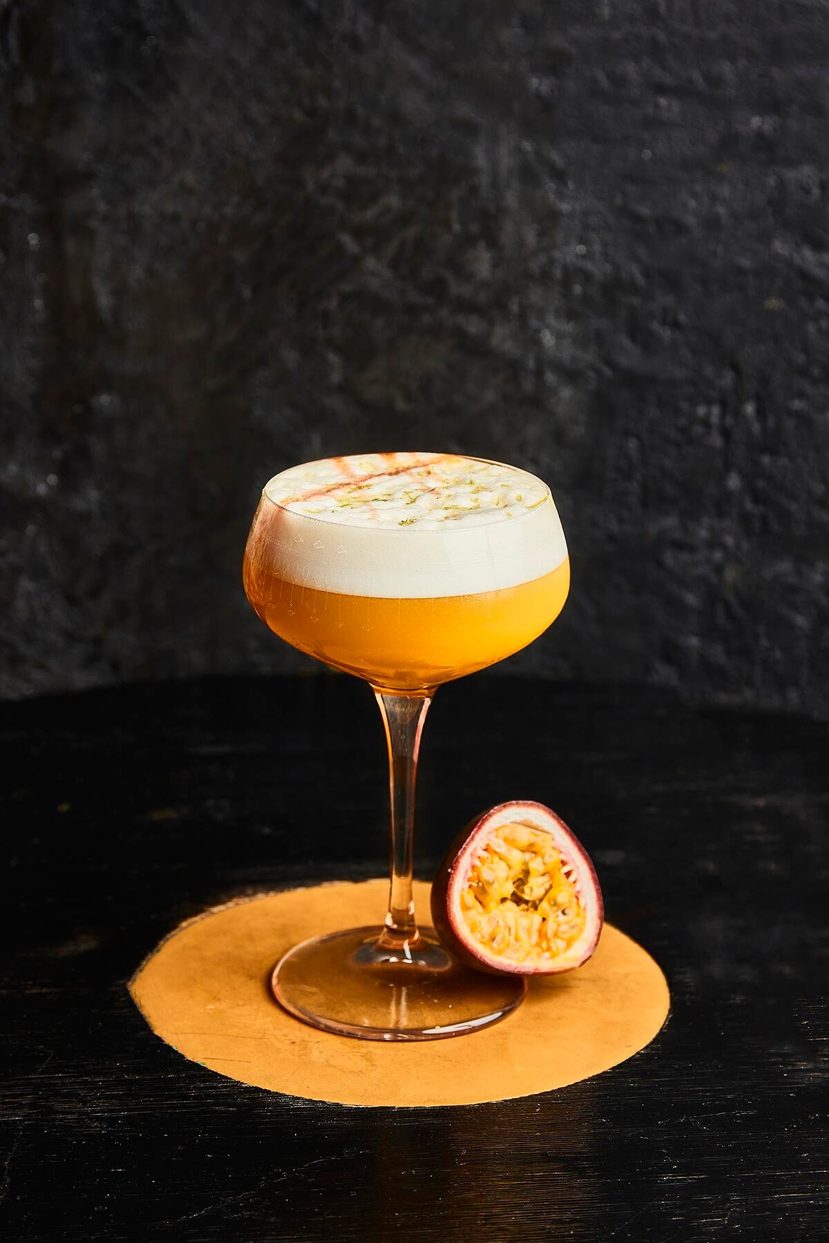 cocktail à la passion au bar ambiancé du Manko à Paris