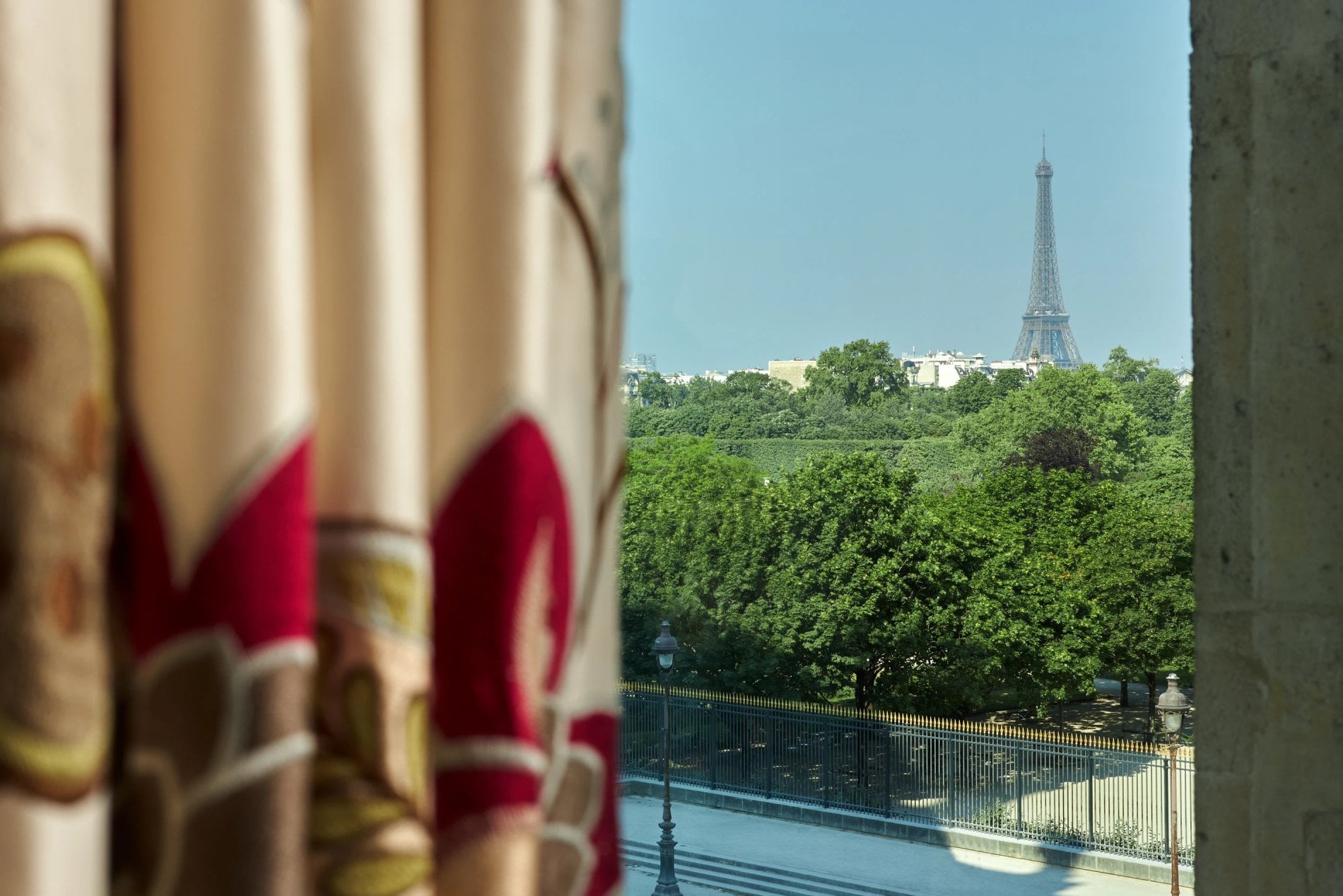 Hôtel Regina Louvre | Chambre prestige Louvre vue tour Eiffel