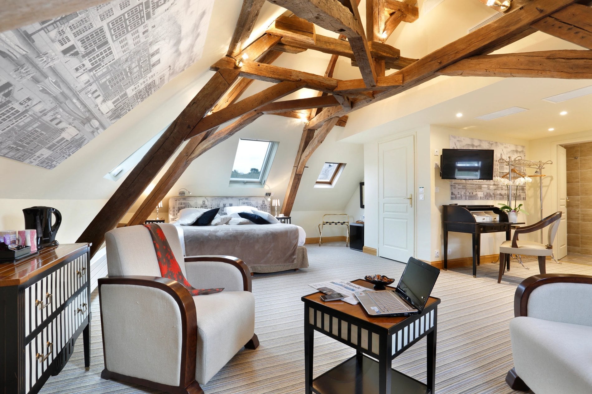 e2d811ac-4b44-426b-b661-6595b53447fa