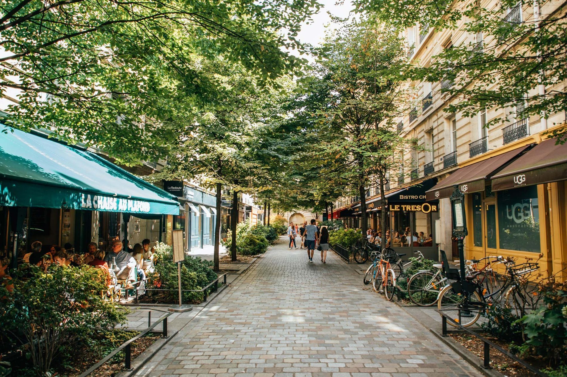 Old street in the Marais - Hôtel Saint-Louis Marais - Charming Hotel Paris Marais