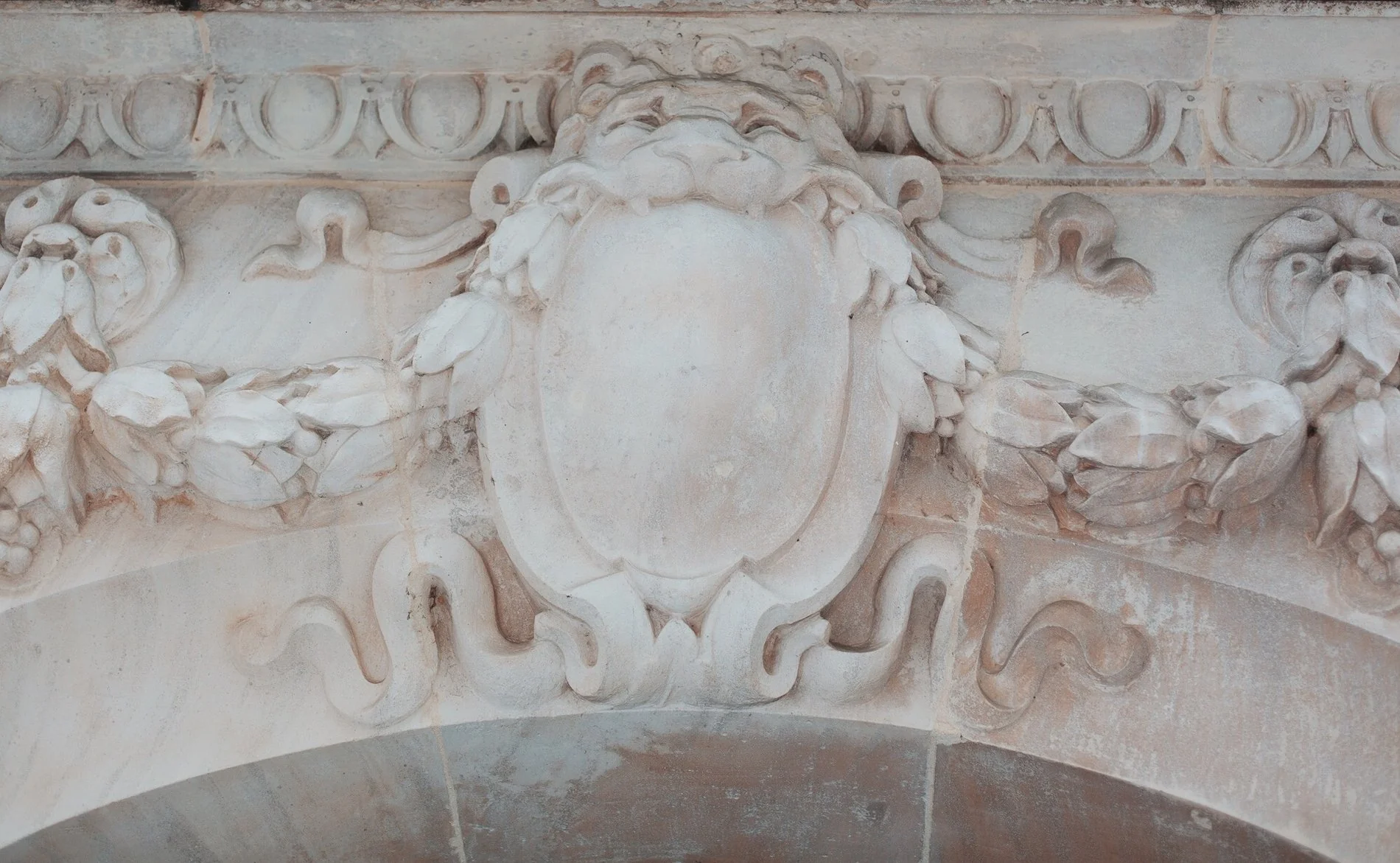 Hôtel Bachaumont | Detail of sculpture on the front
