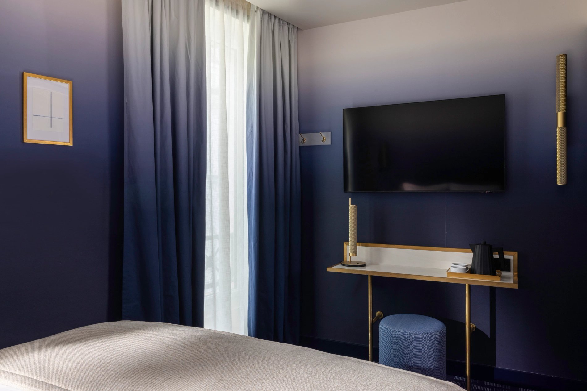 Hotel Filigrane | Classic Room Desk Kettle Tv