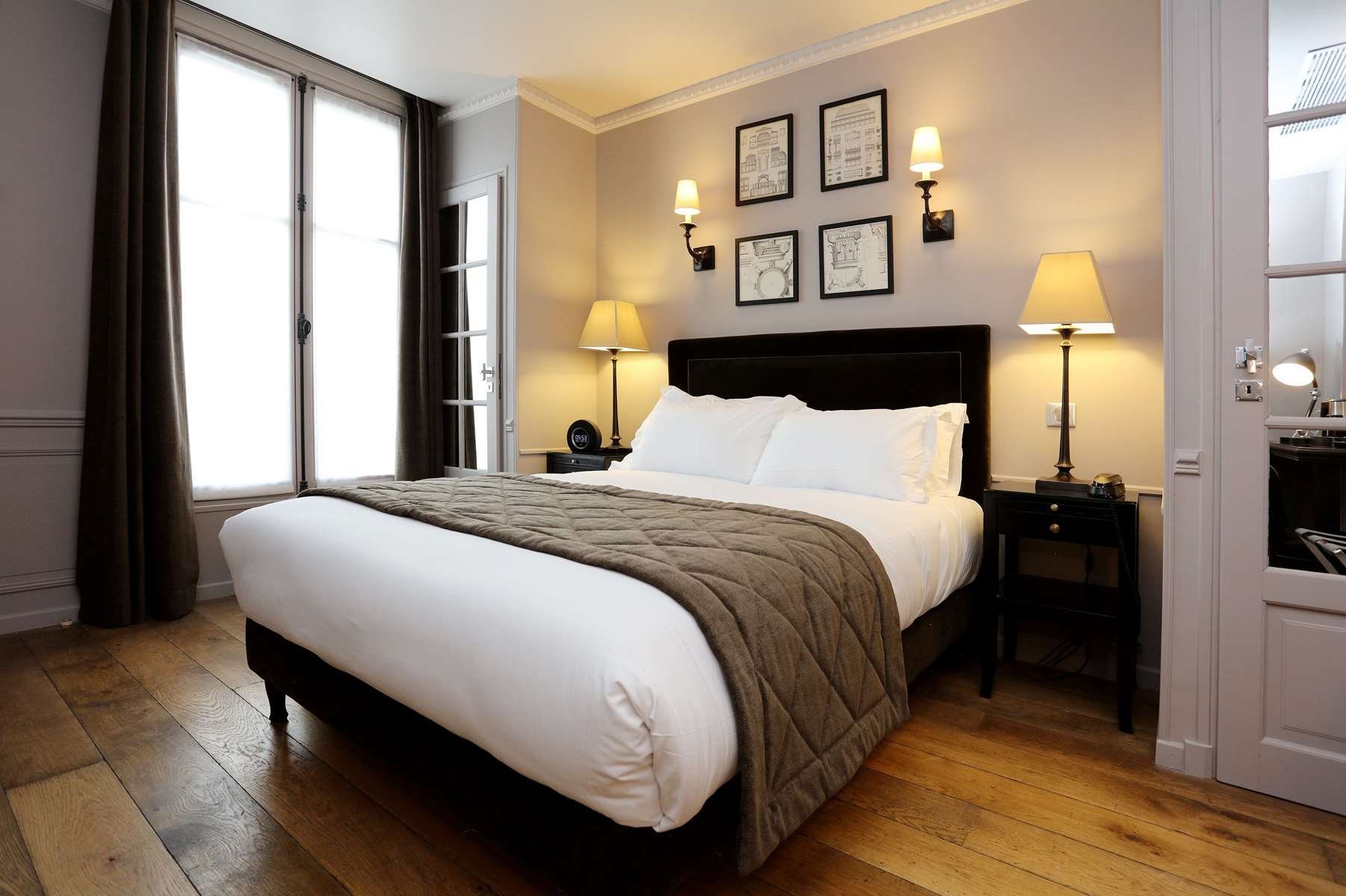 Romantic Stay in Paris - Hotel Saint-Louis Pigalle