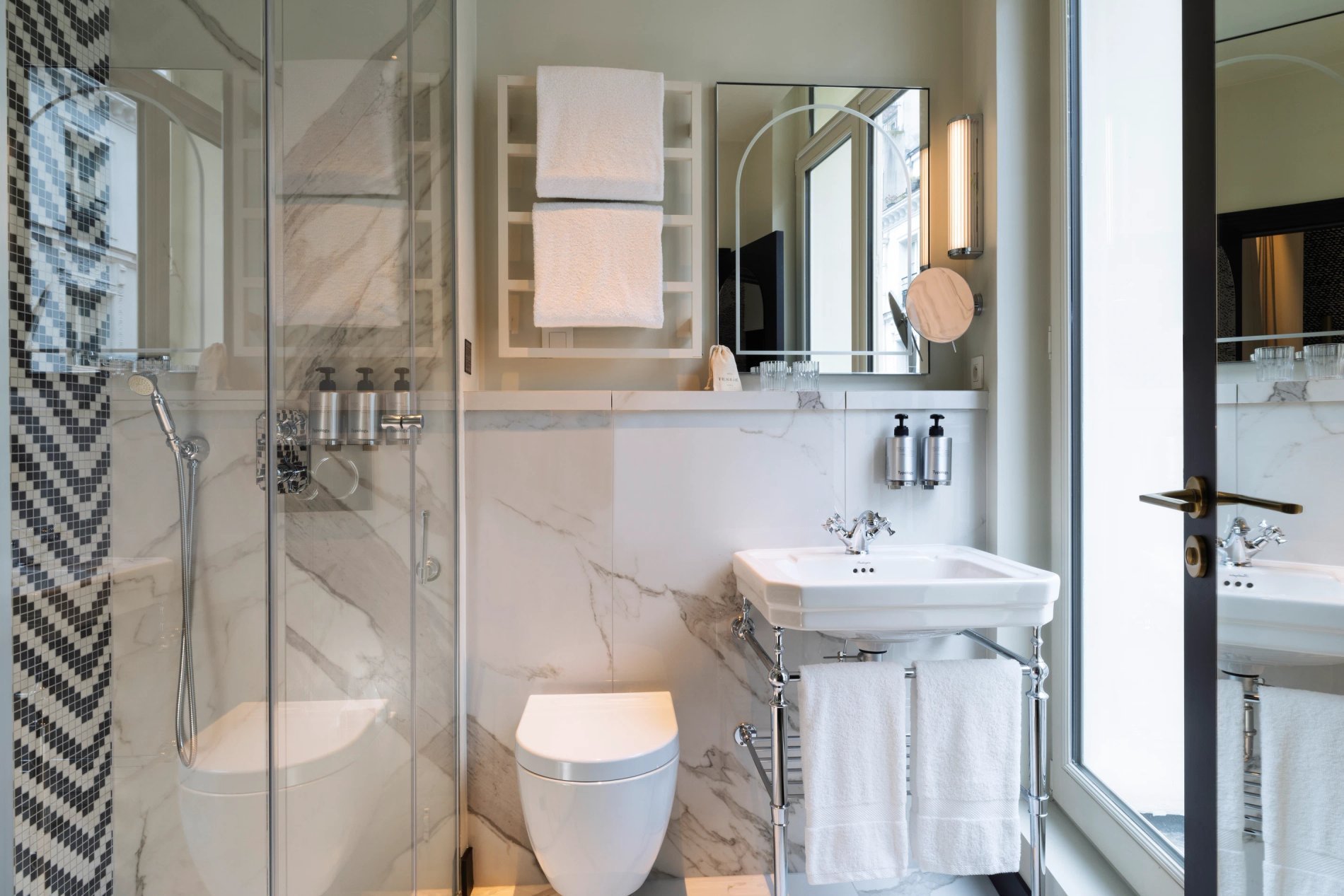Hotel Filigrane | Superior Balcony Room Bathroom Shower