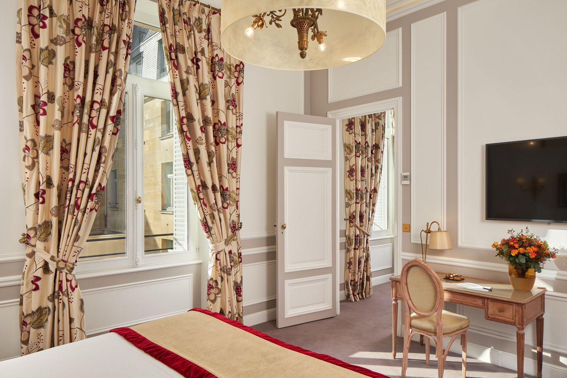 e4c8b1f2-4881-4083-bb4b-980ef2784f3d