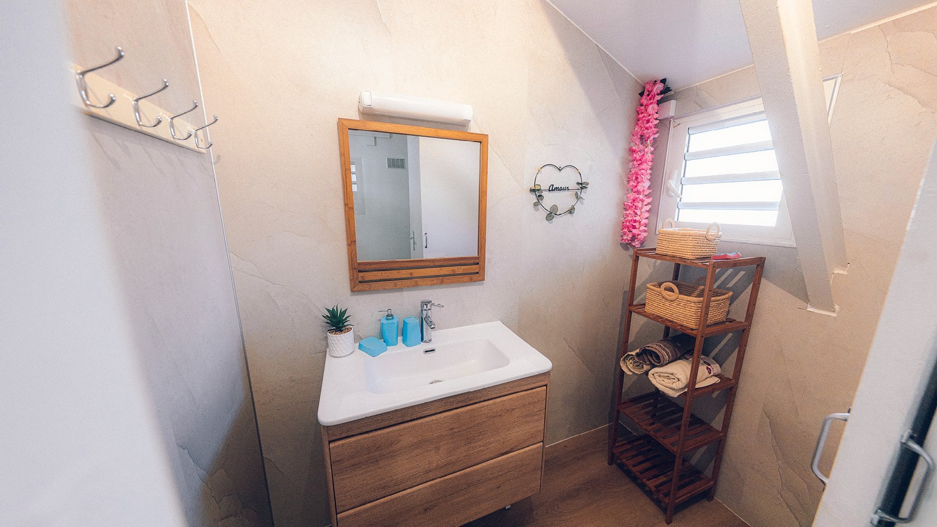 e548db32-2e32-4bae-a9ba-59483d3bee87