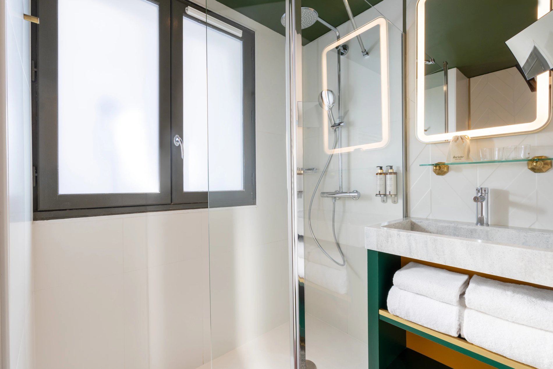 Hôtel Aoriste Chambre Supérieure Salle de Bain Douche