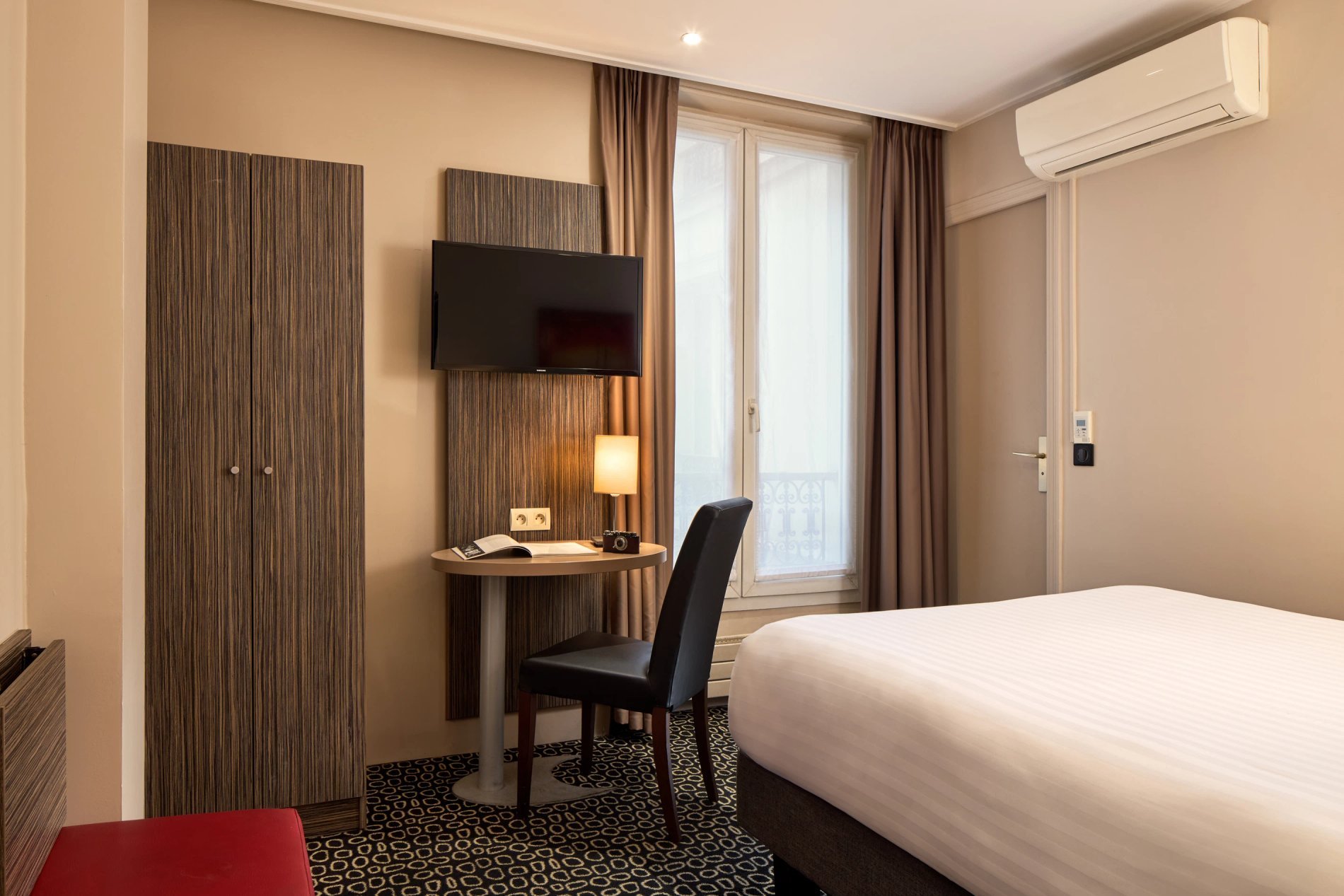 Chambre Confort Individuelle au Timhotel, avec espace de travail