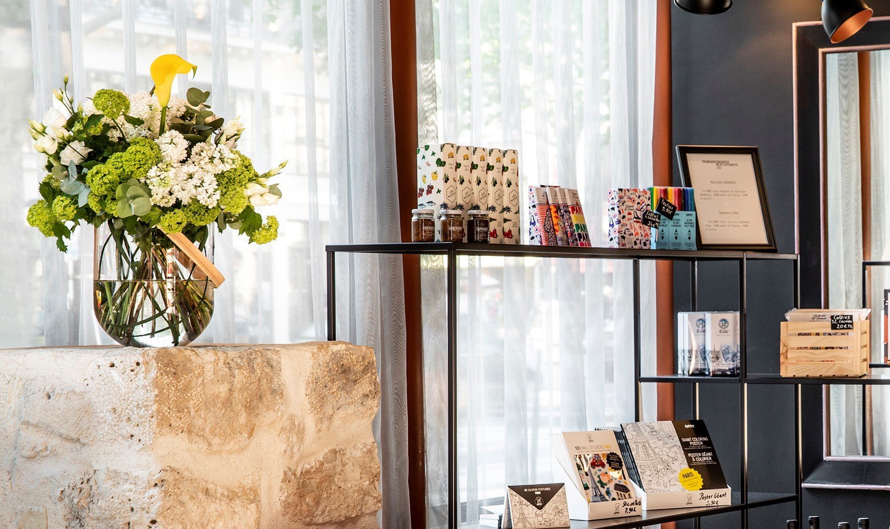 Best Western Premier Marais Grands Boulevards shopping corner