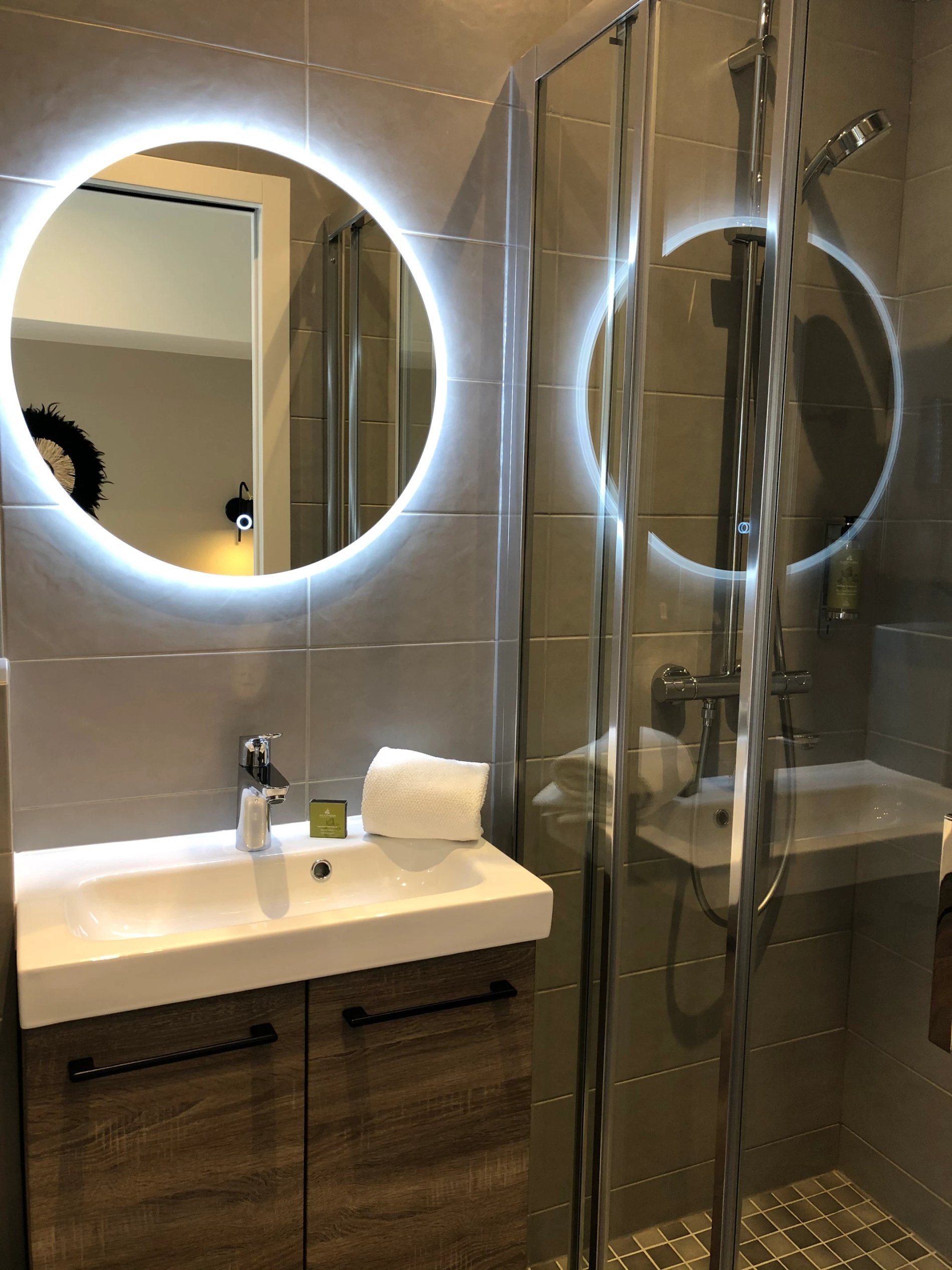 e5d40889-8a74-4283-9400-3f24edcf84ce