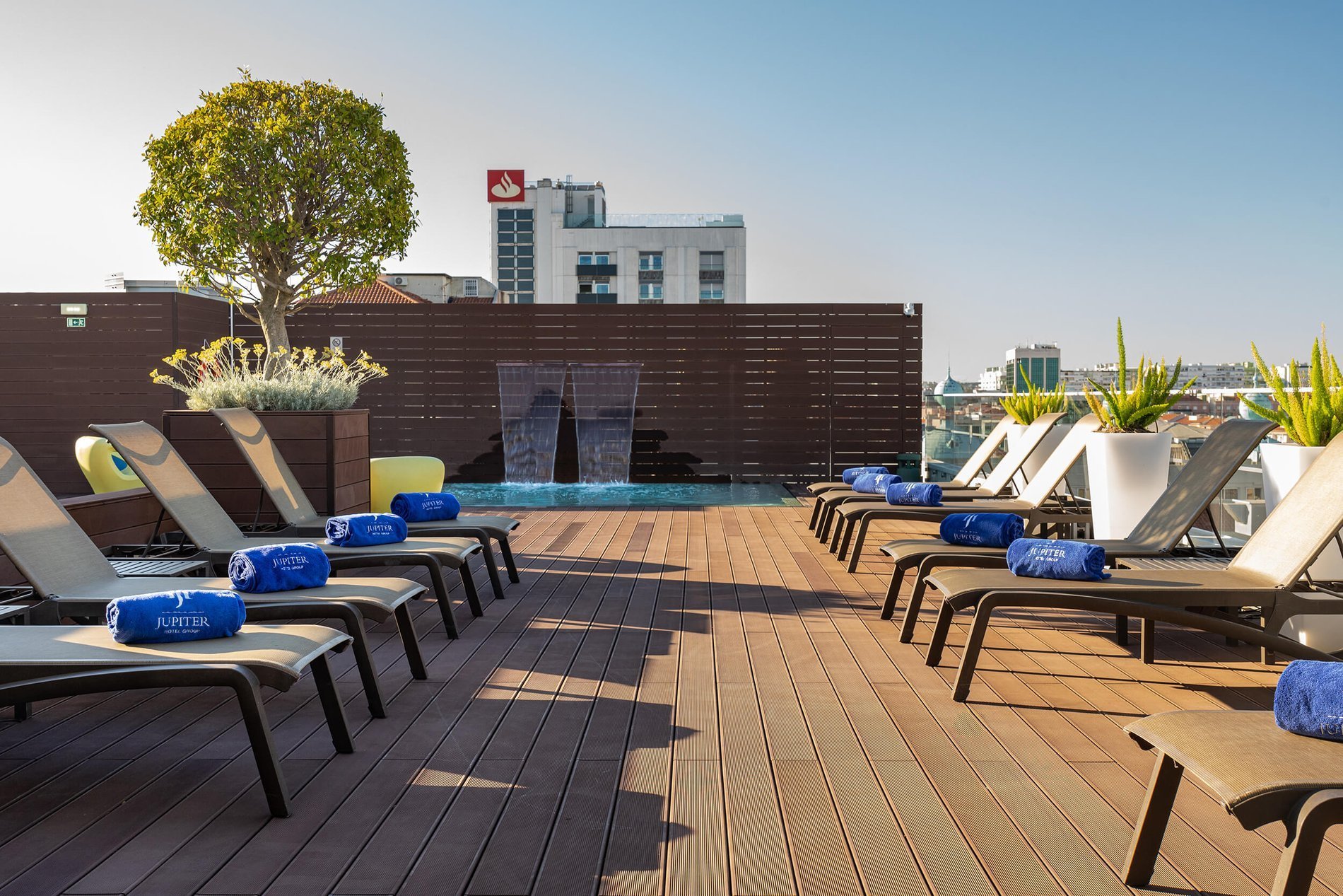 e7eacf58-5ff2-4e47-b7c8-d9089680b137