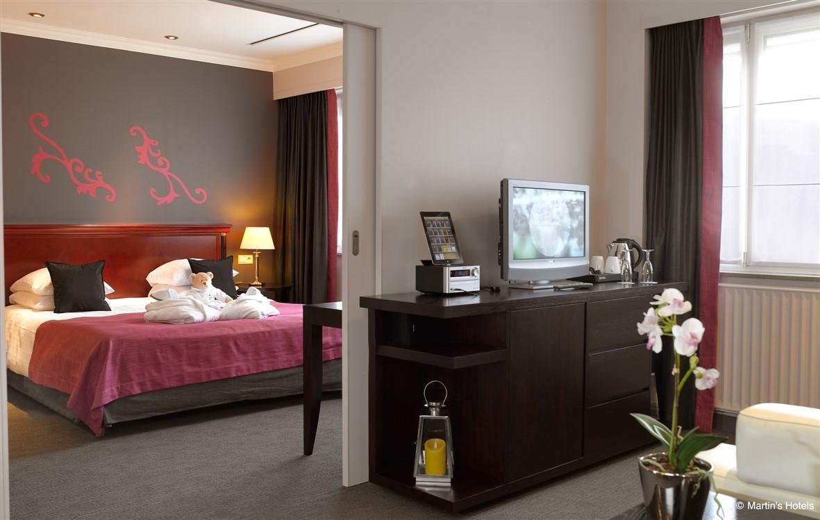 Modern room with decorative details and a desk area