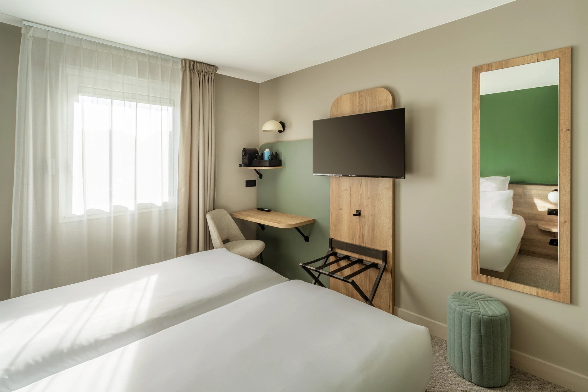 e8db5050-6a35-4900-a87b-dee44a29a479