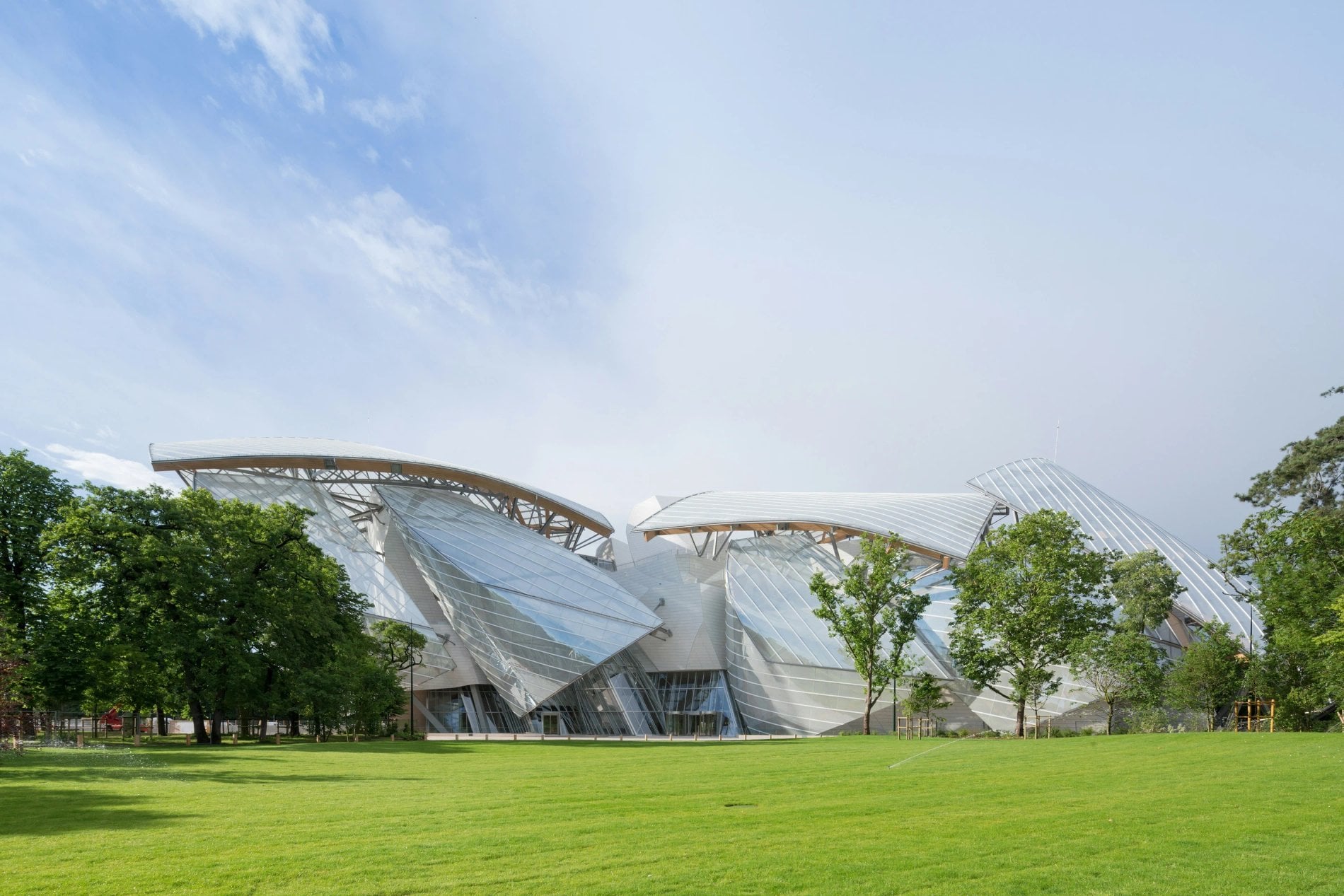 Fondation Louis Vuitton à Paris, musée d’art contemporain à l’architecture emblématique conçu par Frank Gehry, à proximité de l’Hôtel Olympic à Boulogne-Billancourt.