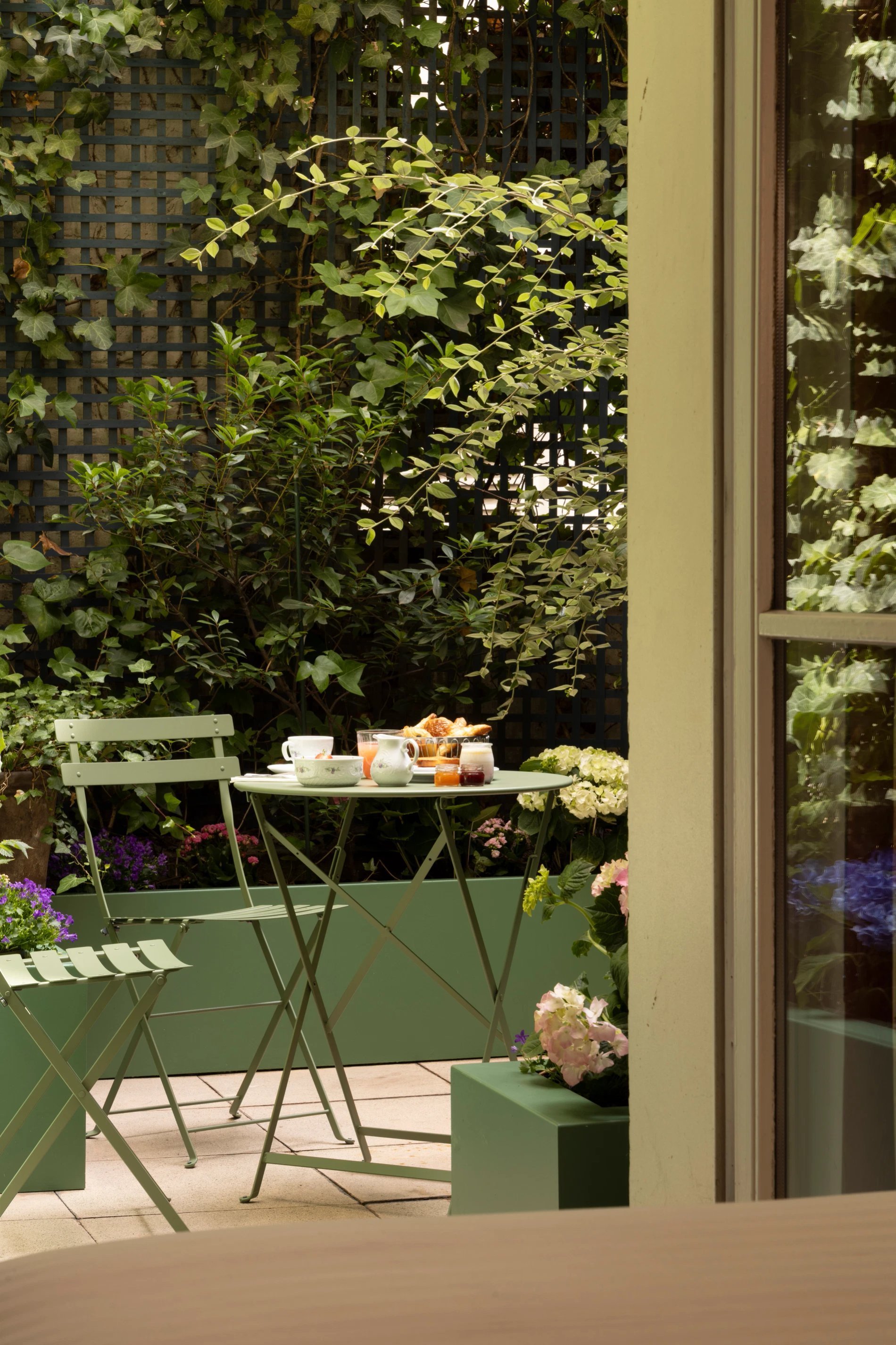 Hôtel Le Saint-Grégoire Breakfast Room Patio