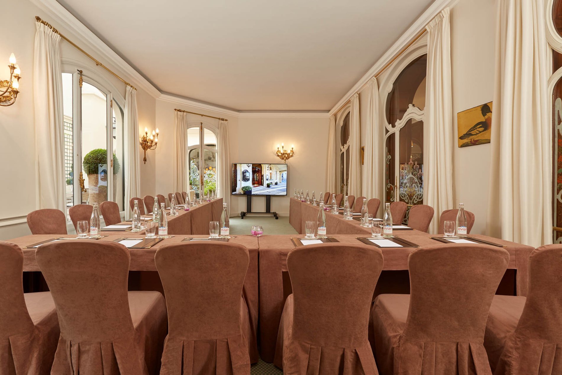 Hotel Regina Louvre | Organize seminar Paris 1