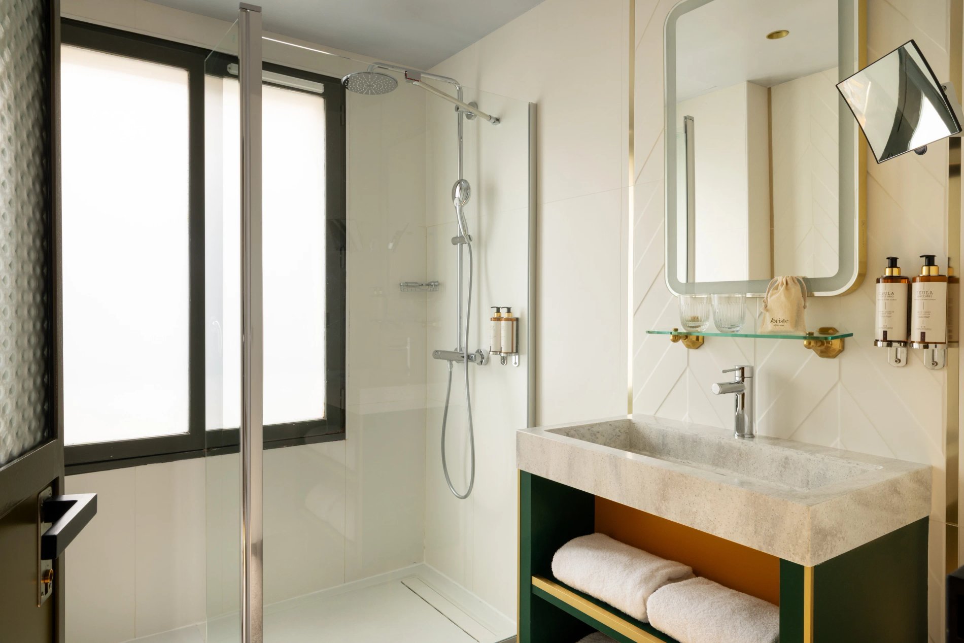 Hôtel Aoriste Chambre Deluxe Salle de Bain Douche
