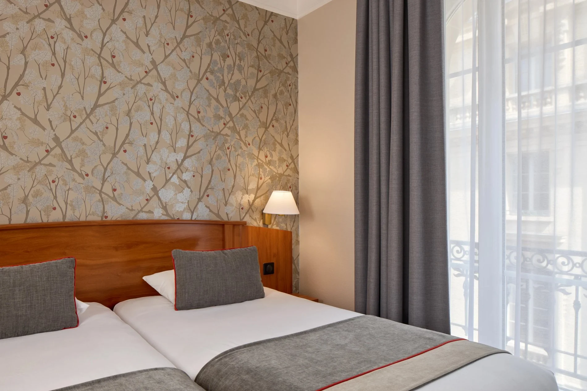 Chambre Confort Double au Timhotel, avec décoration élégante
