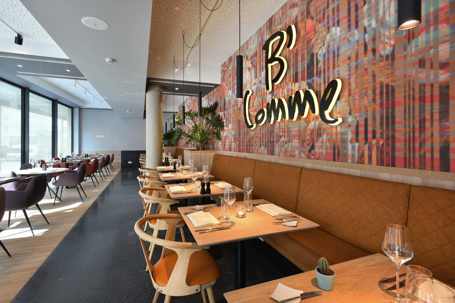 Eleganter und einladender Speisesaal des Restaurants B'Comme bei Martin's Hotels.