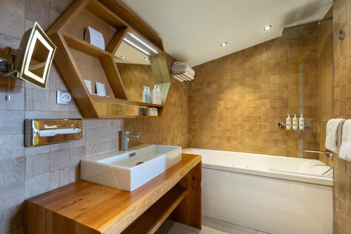 ee483e1f-88ef-4879-960f-26a4c030fec2