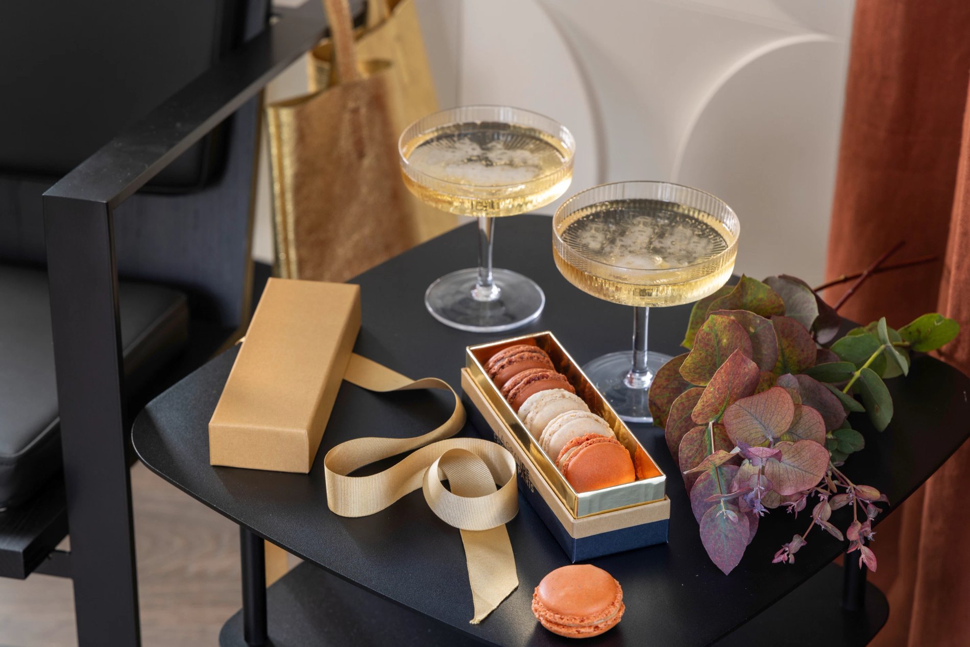 Hôtel Raspail Montparnasse Package Romantique Macarons Champagne