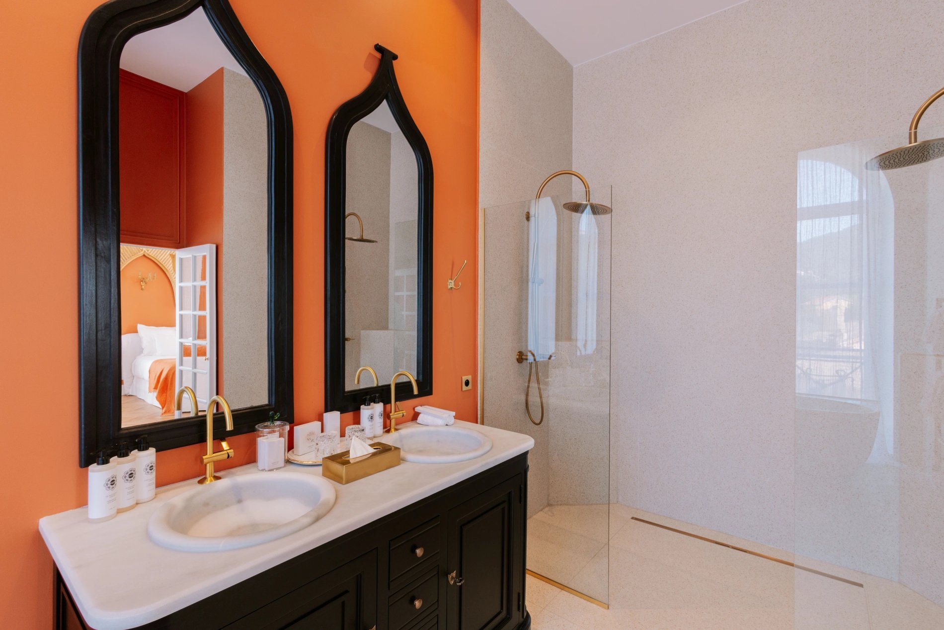 ef7a464a-39a4-492b-bd37-8ce0cdfaa287