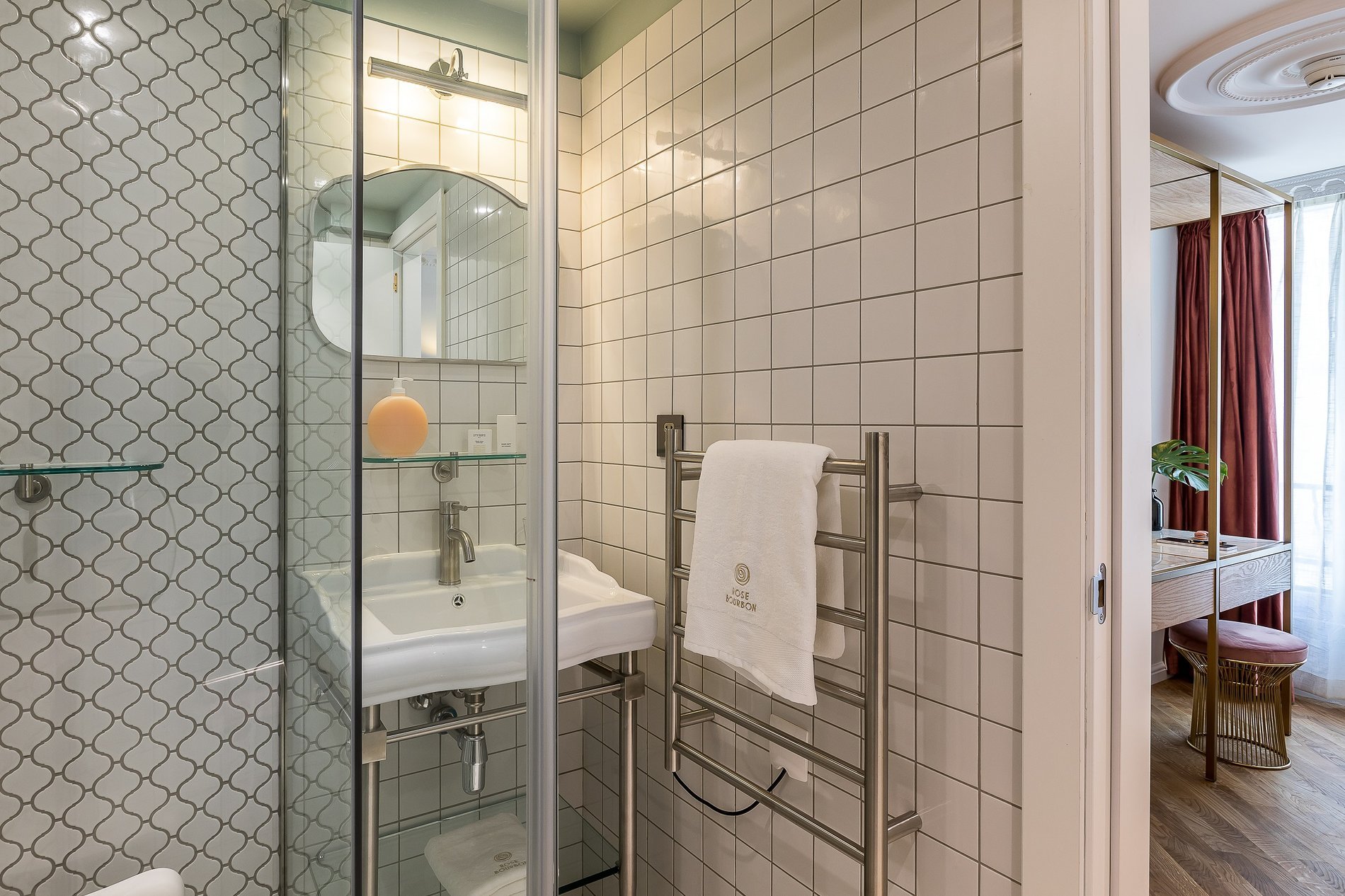 ef7f8bcf-115b-4ca6-bcb0-91acd1d0903a