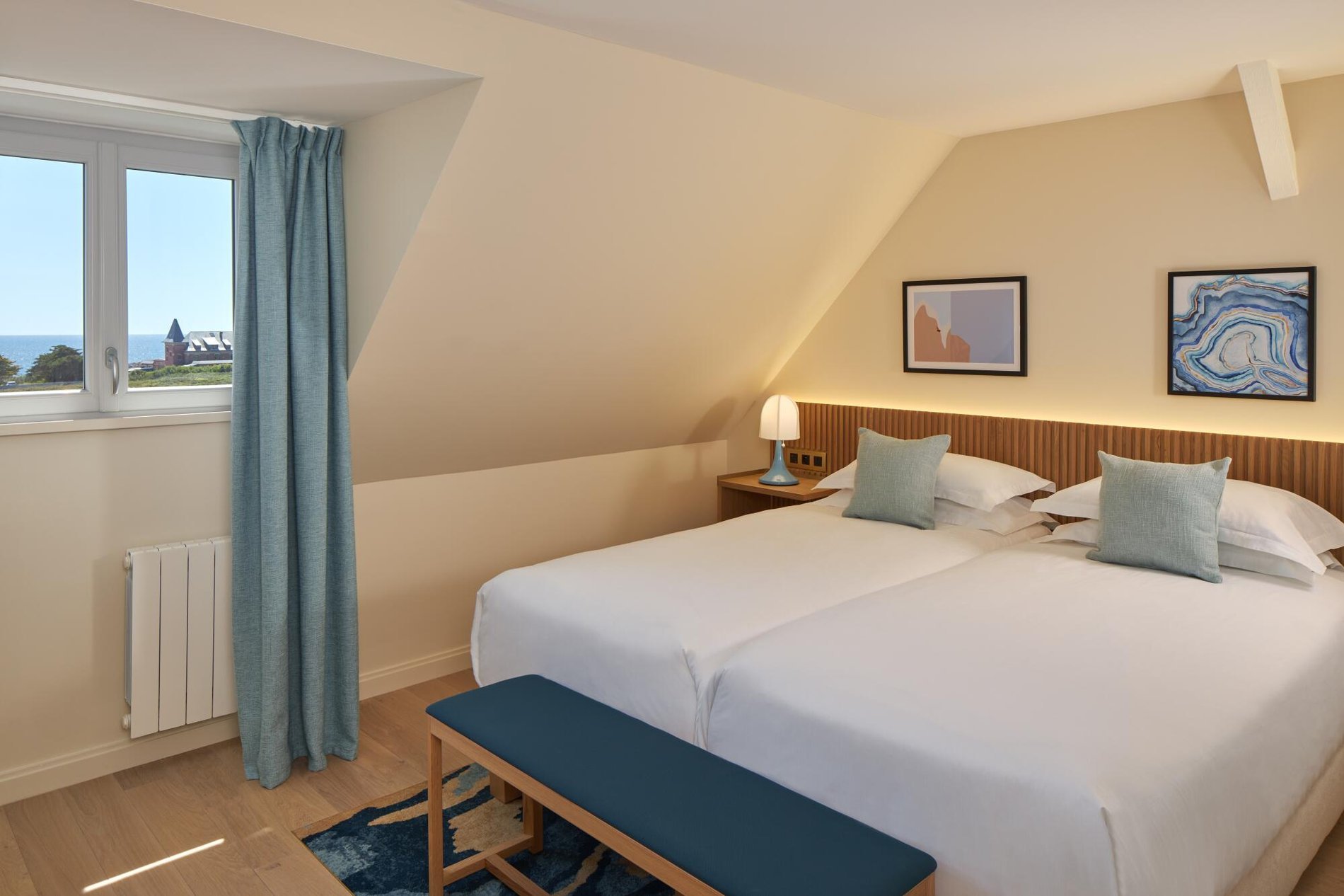 ef812e3c-fab7-4768-83ae-ed8244c5f94e