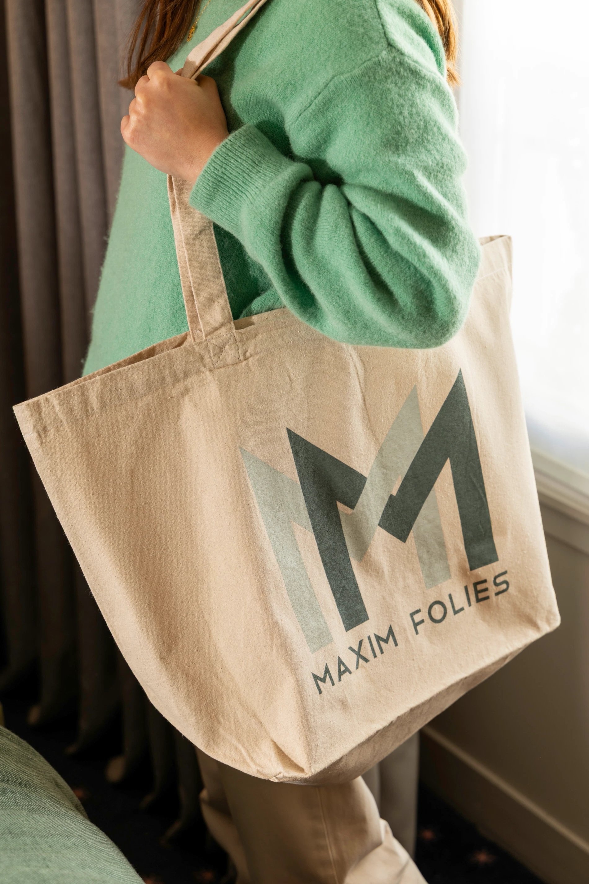 Hôtel Maxim Folies Package Tote Bag