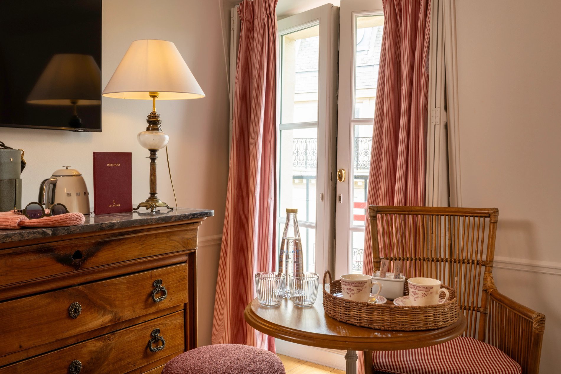 Hôtel Le Lavoisier Chambre Supérieure Balcon Bouilloire TV