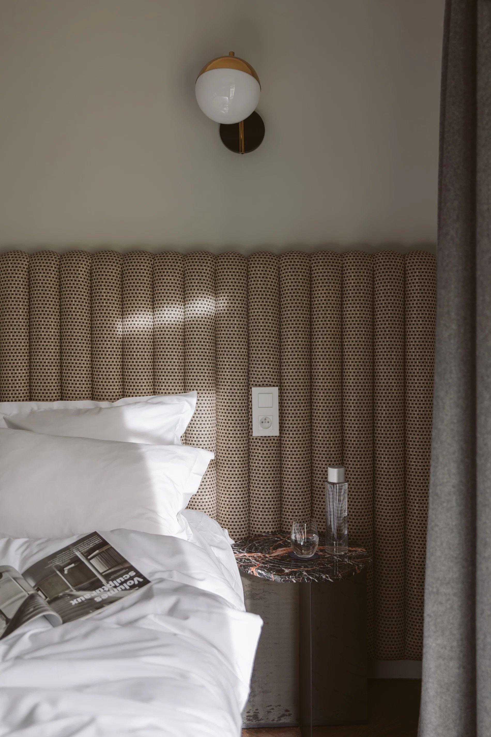 Hôtel Bachaumont | Bedside table
