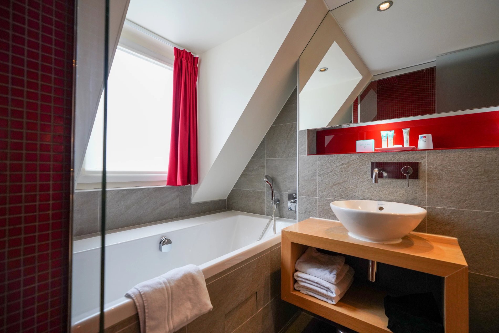 f2b4bc6c-dd05-4d29-8394-de0d8e317db3